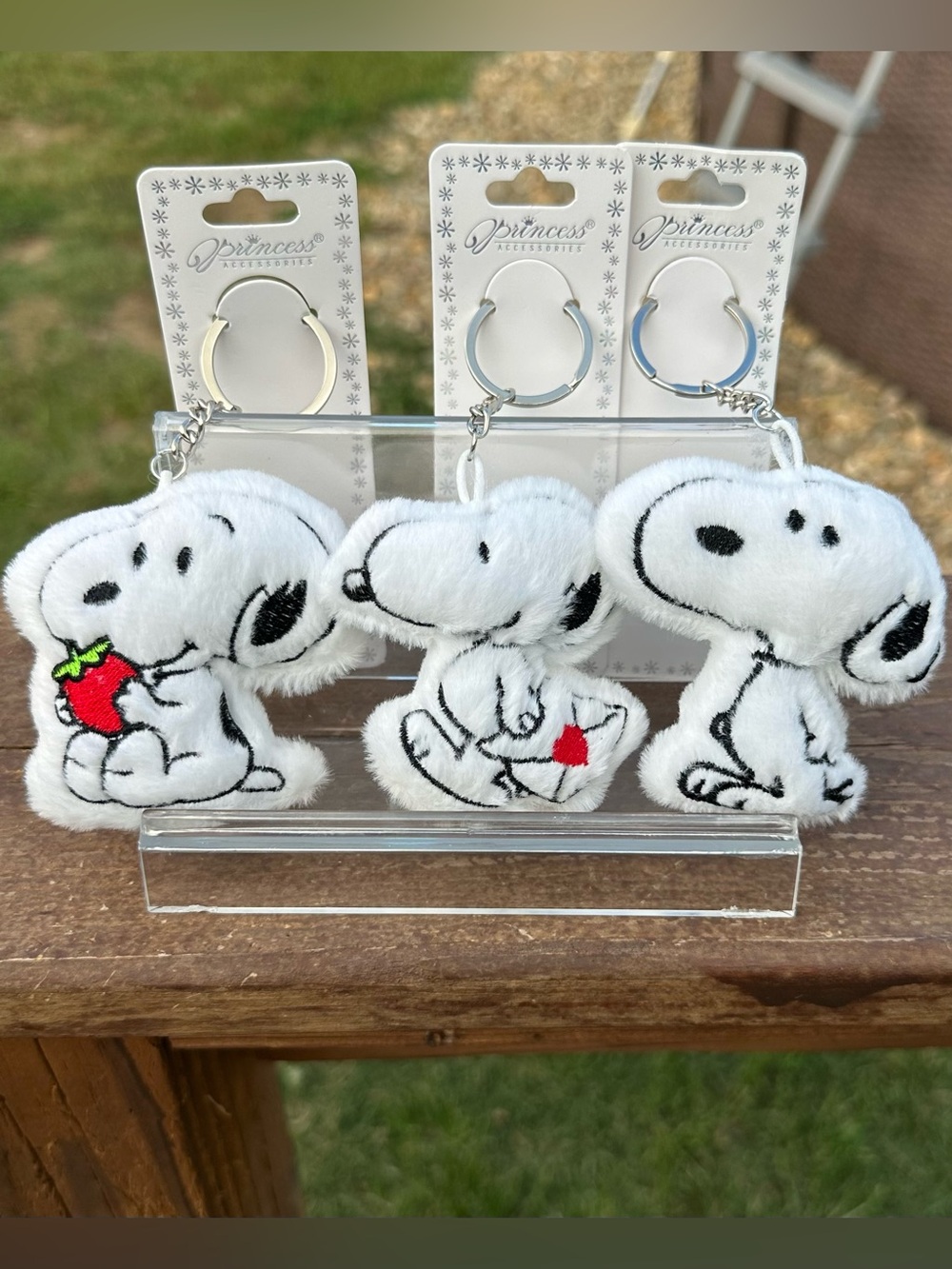 *BUY NOW* 1 Pc Plush Snoopy Keychain/Bag Charm - Picture 4 of 4